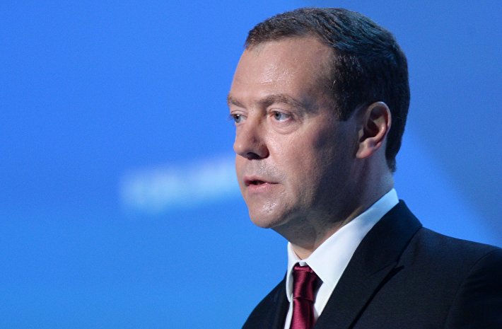 Медведев поручил губернатору Оренбуржья определить план строительства школ