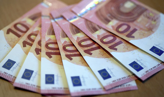 Рубль усиливает рост, евро уже дешевле 66 руб, доллар - 62,5 руб