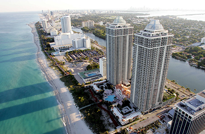 Модельер Томми Хилфигер продает виллу в Майами за $27,5 млн