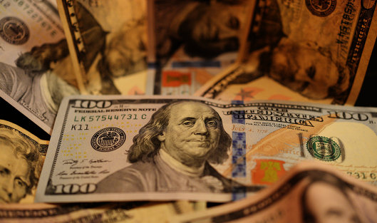 Доллар обновил минимум с лета 2015 г, опустившись до 55,76 руб