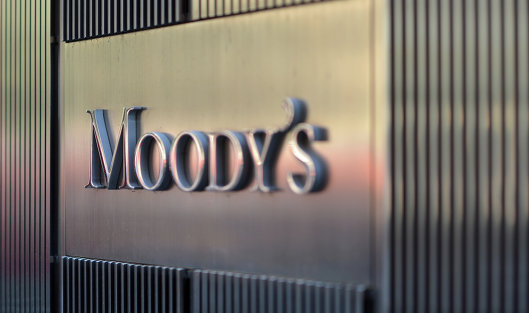 Moody’s впервые за два года повысило кредитный рейтинг Греции