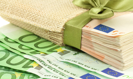 Официальный курс евро на пятницу вырос до 68,76 рубля