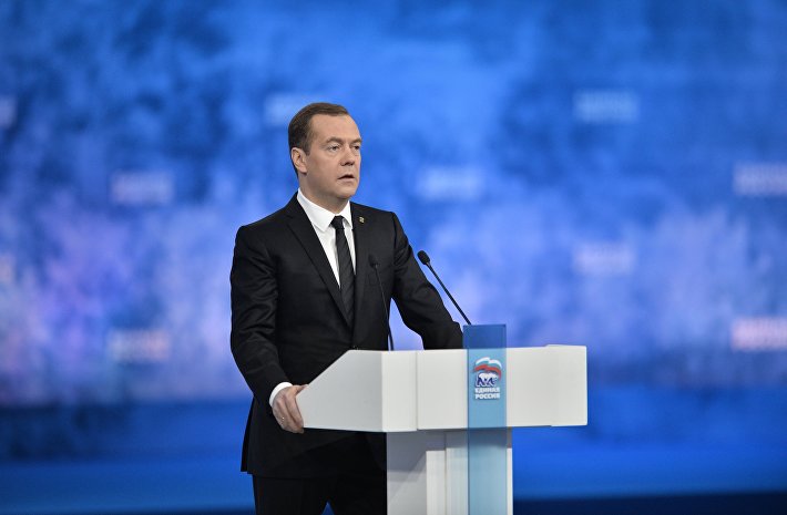 Медведев призвал к активности регионы, задерживающие строительство перинатальных центров