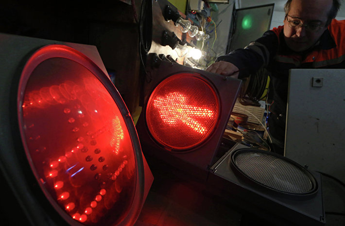 Москвичам предложили оценить эксперимент с подсветкой светофоров