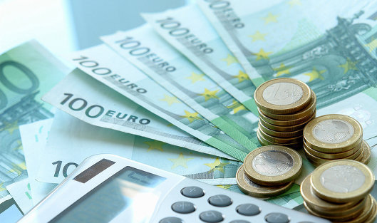 Официальный курс евро на четверг вырос до 62,84 руб
