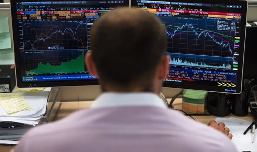 Рынок акций РФ снизился на внешнем негативе