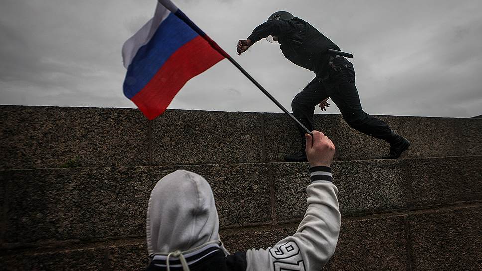 В Санкт-Петербурге в нападении на полицейского обвинен несовершеннолетний